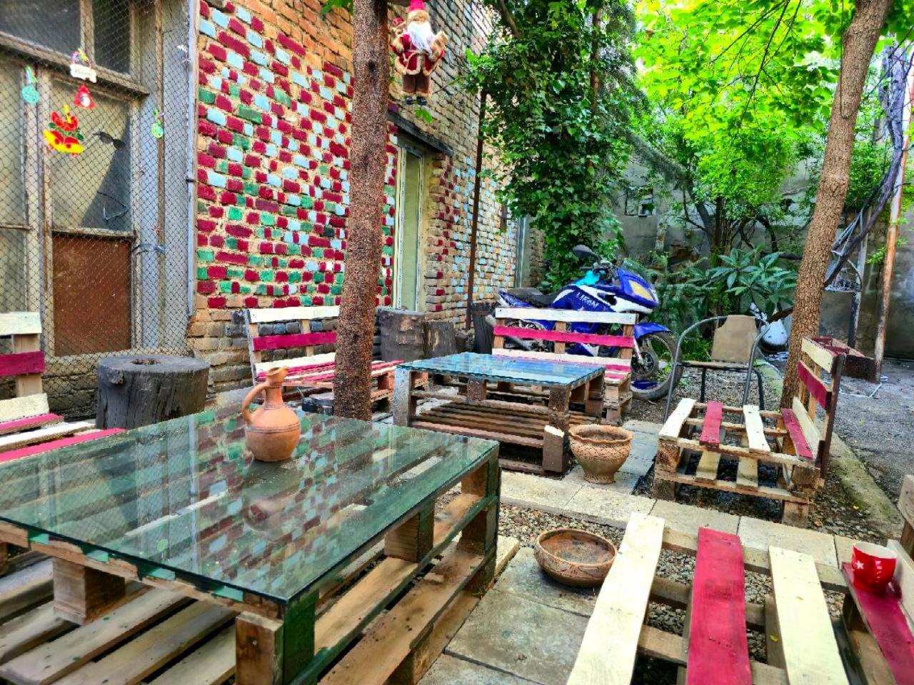 Colors Hostel Тбилиси Экстерьер фото