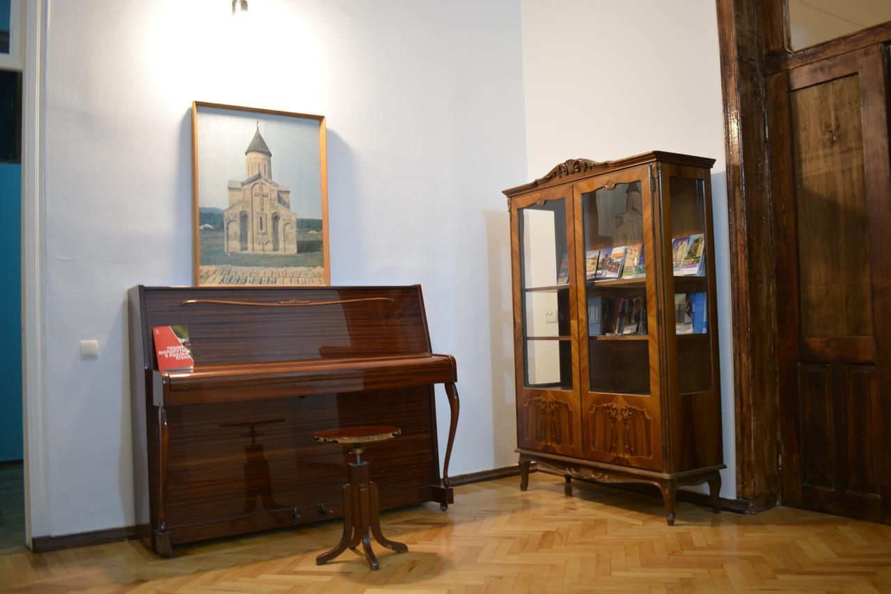 Colors Hostel Тбилиси Экстерьер фото